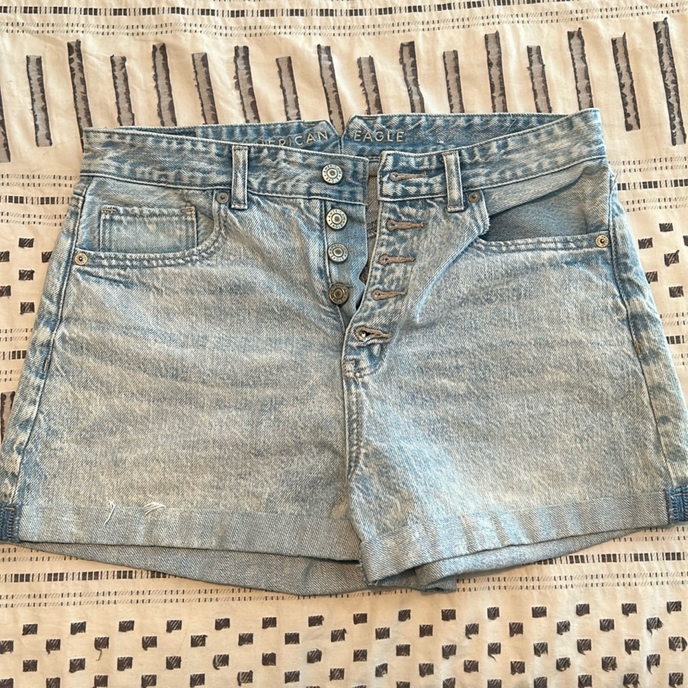 Size 8 AE denim shorts.
